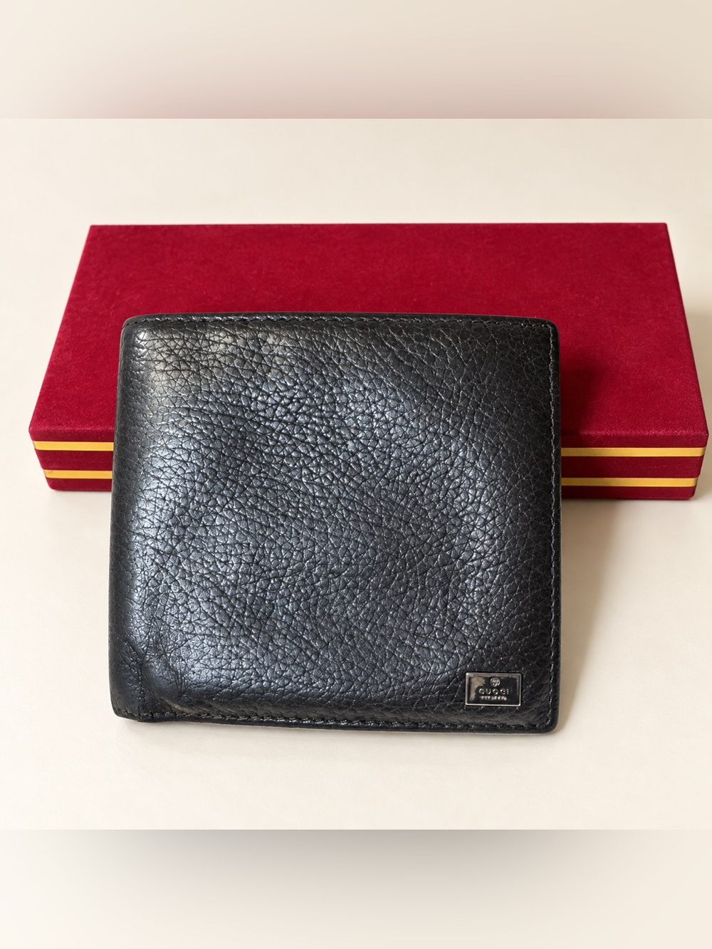 Gucci Black Pebbled Leather Bifold Wallet 4.5x3.75 with Silver-Tone Plaque - Picture 1 of 15
